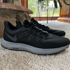 Nike Women’s Black and Grey Sneakers Size 7 Great Condition